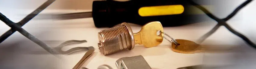 Community Locksmith Store Hollywood, FL 954-282-5613 - changing-locks