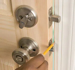 Community Locksmith Store Hollywood, FL 954-282-5613 - unlock-door